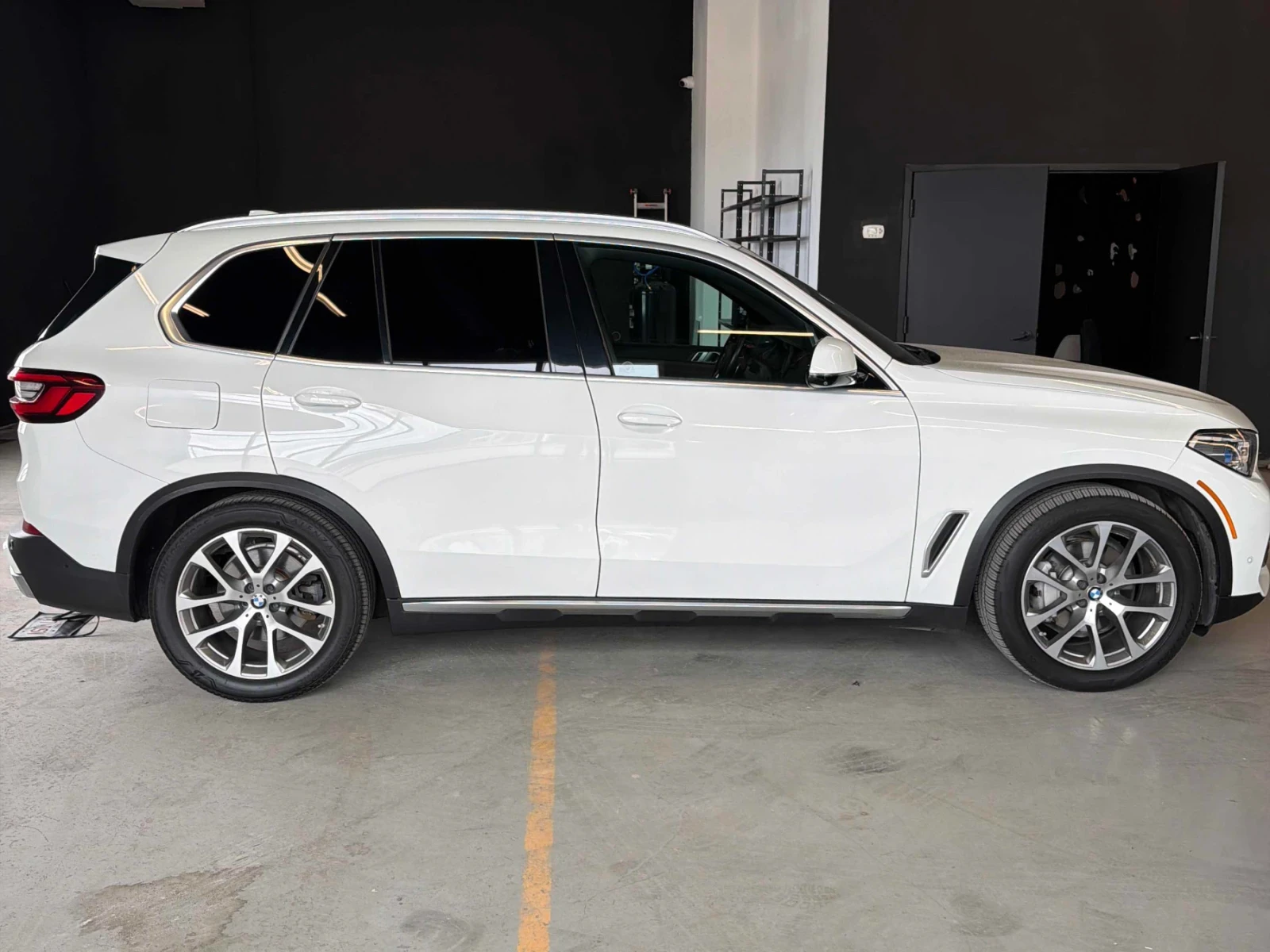 BMW X5 ДИСТРОНИК * ПОДГРЕВ * ПАНОРАМА * АМБИЕНТ * CARFAX, снимка 3 - Автомобили и джипове - 54840896