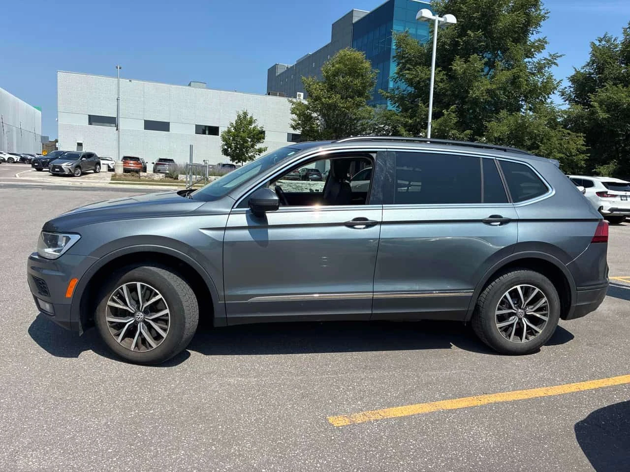 VW Tiguan * Comfortline * CARFAX * ОТ ПРЕДСТАВИТЕЛСТВО * , снимка 2 - Автомобили и джипове - 55550746