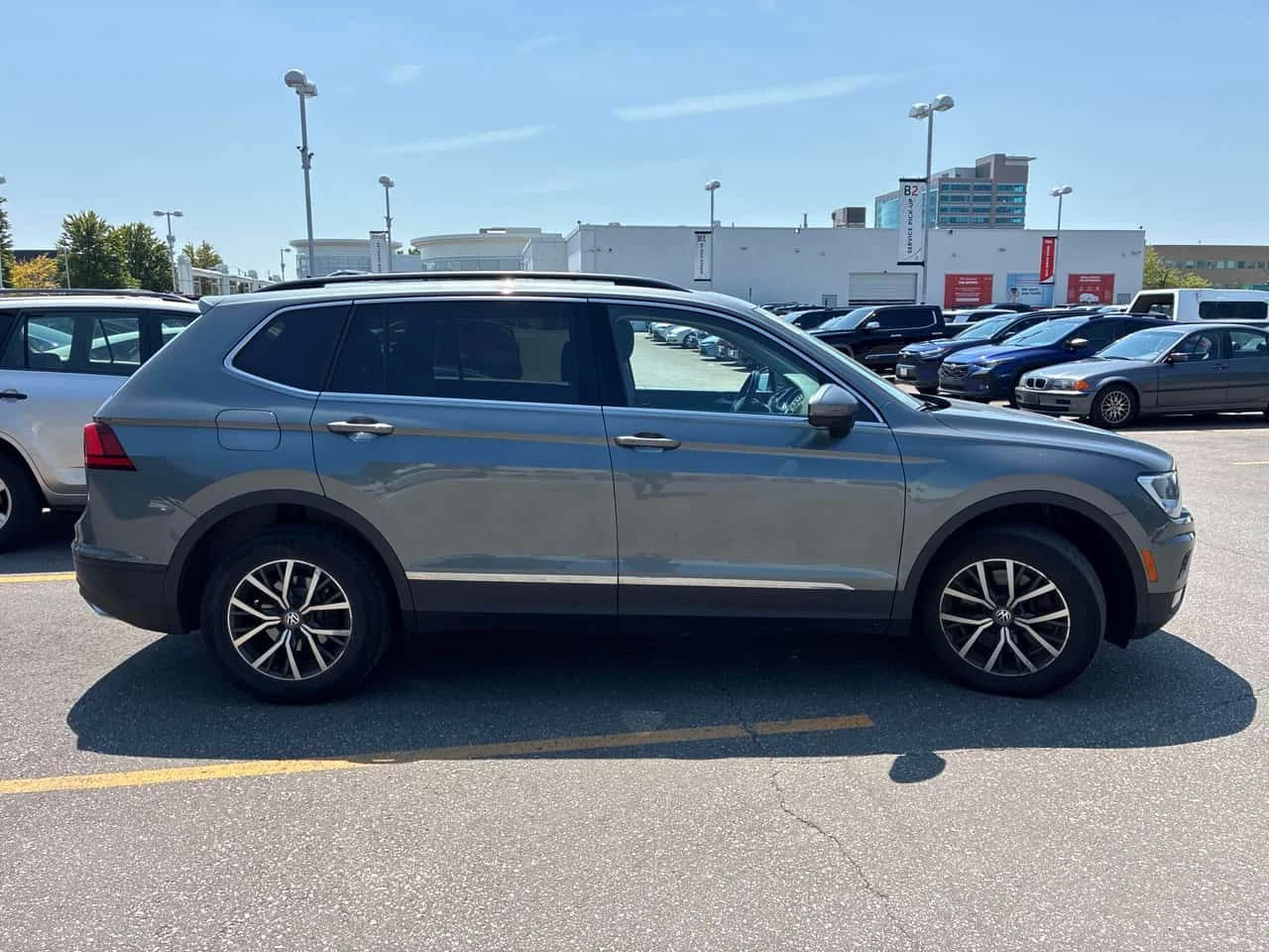VW Tiguan * Comfortline * CARFAX * ОТ ПРЕДСТАВИТЕЛСТВО * , снимка 3 - Автомобили и джипове - 55550746