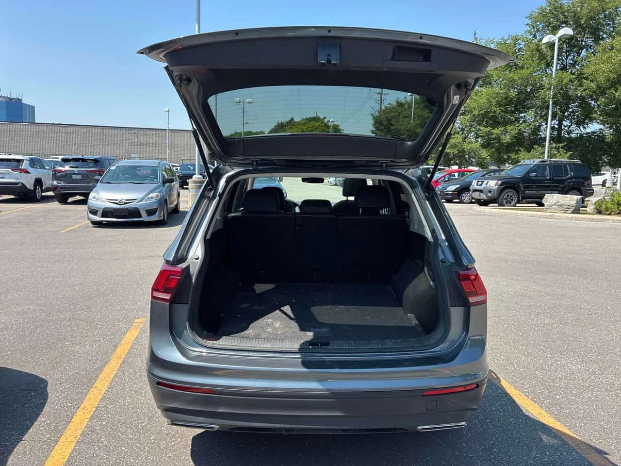 VW Tiguan * Comfortline * CARFAX * ОТ ПРЕДСТАВИТЕЛСТВО * , снимка 15 - Автомобили и джипове - 55550746