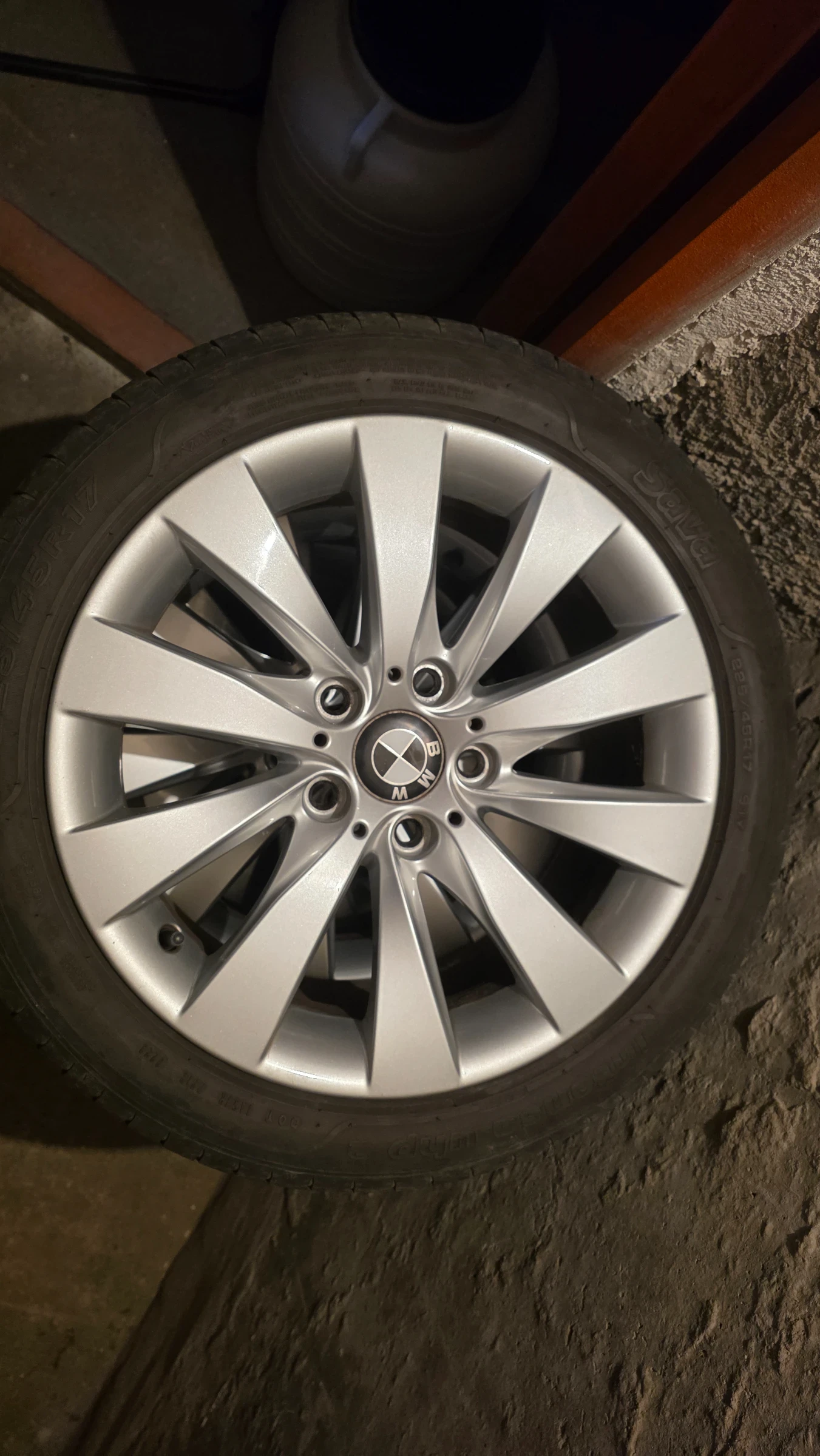Гуми с джанти Sava 225/45R17, снимка 2 - Гуми и джанти - 55579900