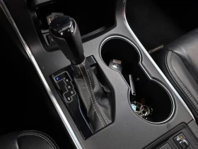 Toyota Camry HYBRID XLE, снимка 9