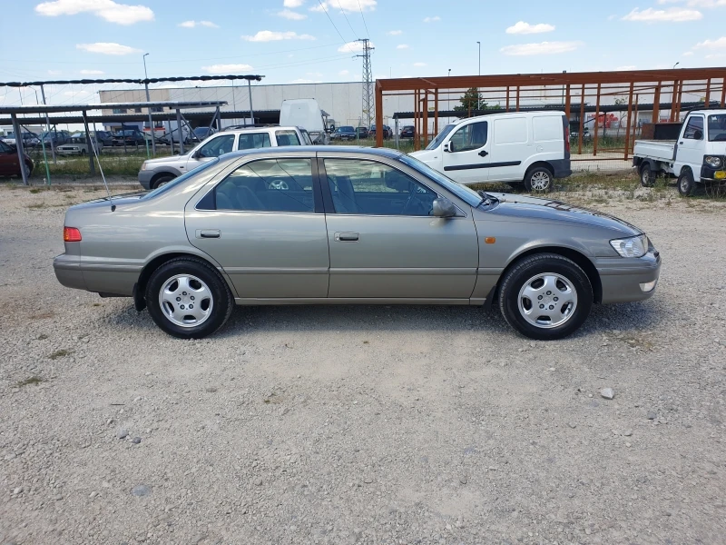 Toyota Camry 2.2 GL 131кс Feislift.12/100Limited.Еdition, снимка 4 - Автомобили и джипове - 36787420