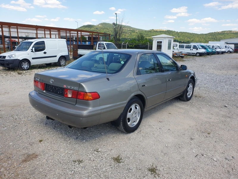 Toyota Camry 2.2 GL 131кс Feislift.12/100Limited.Еdition, снимка 5 - Автомобили и джипове - 36787420