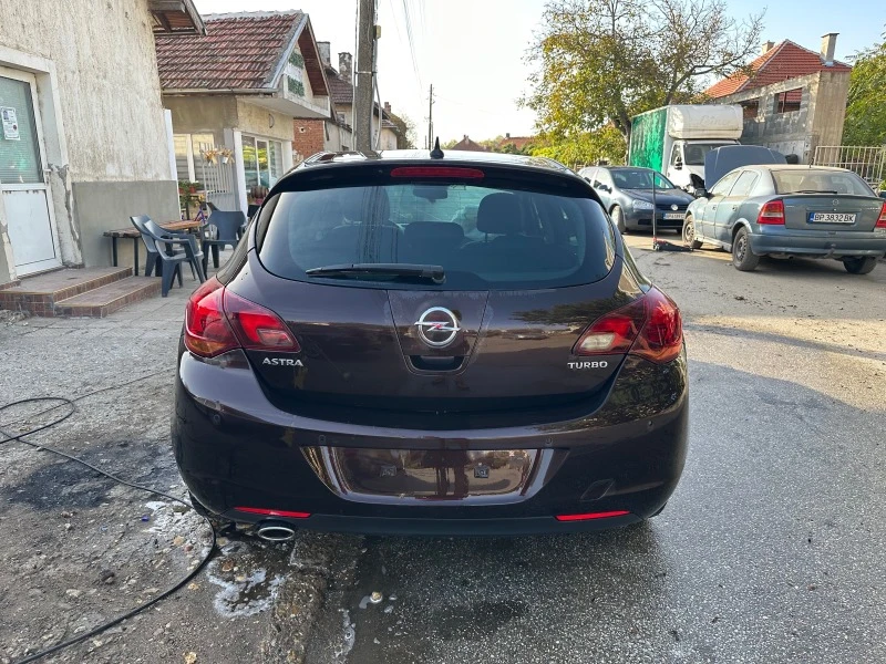 Opel Astra 1.4 TURBO, снимка 6 - Автомобили и джипове - 47228840