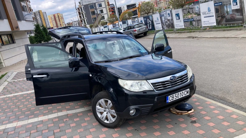 Subaru Forester 2.0i 4x4 NAVI Газ-бензин, снимка 2 - Автомобили и джипове - 47080390