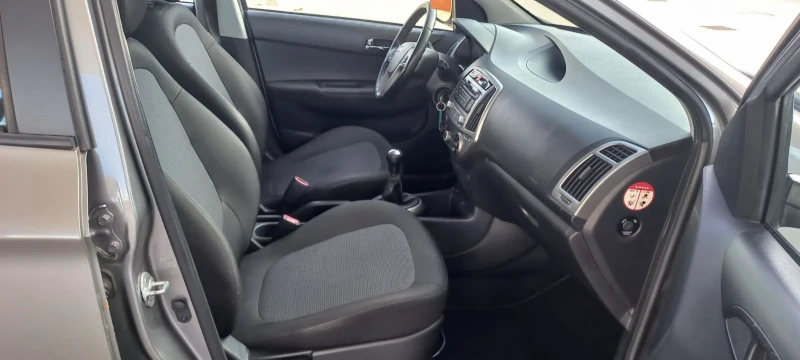 Hyundai I20 1.25i, снимка 8 - Автомобили и джипове - 48104973