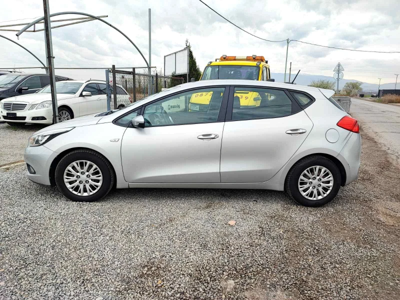 Kia Ceed 1.6 CRDI* EURO5B, снимка 2 - Автомобили и джипове - 52077336