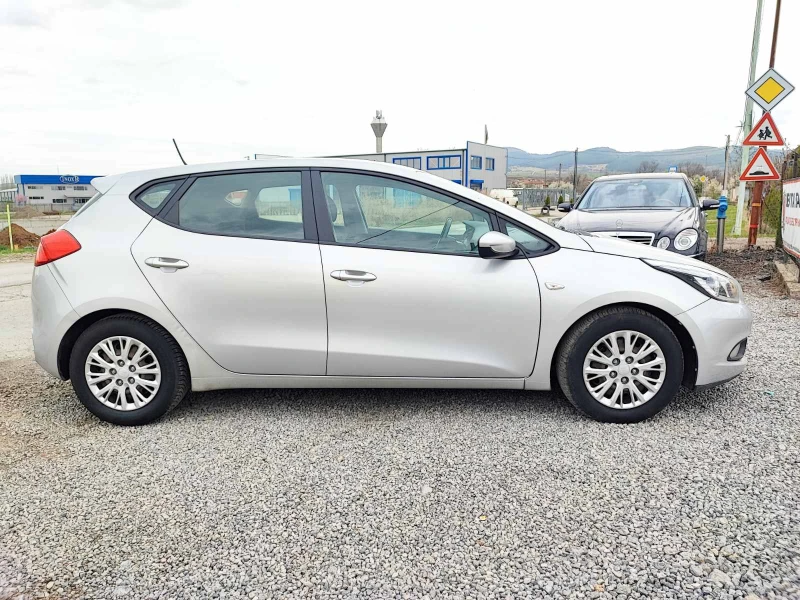 Kia Ceed 1.6 CRDI* EURO5B, снимка 6 - Автомобили и джипове - 52077336
