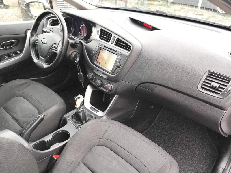 Kia Ceed 1.6 CRDI* EURO5B, снимка 11 - Автомобили и джипове - 52077336