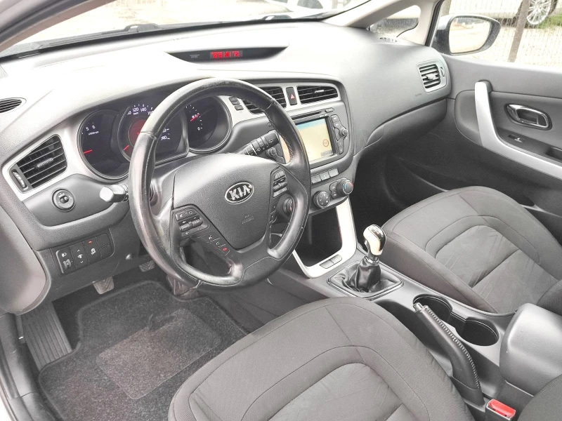 Kia Ceed 1.6 CRDI* EURO5B, снимка 9 - Автомобили и джипове - 52077336