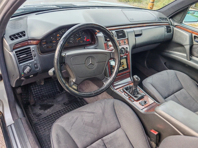 Mercedes-Benz E 220 W210 Elegance, снимка 11 - Автомобили и джипове - 53000469
