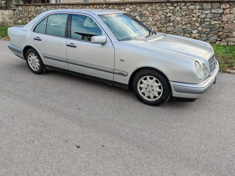 Mercedes-Benz E 220 W210 Elegance, снимка 2 - Автомобили и джипове - 53000469