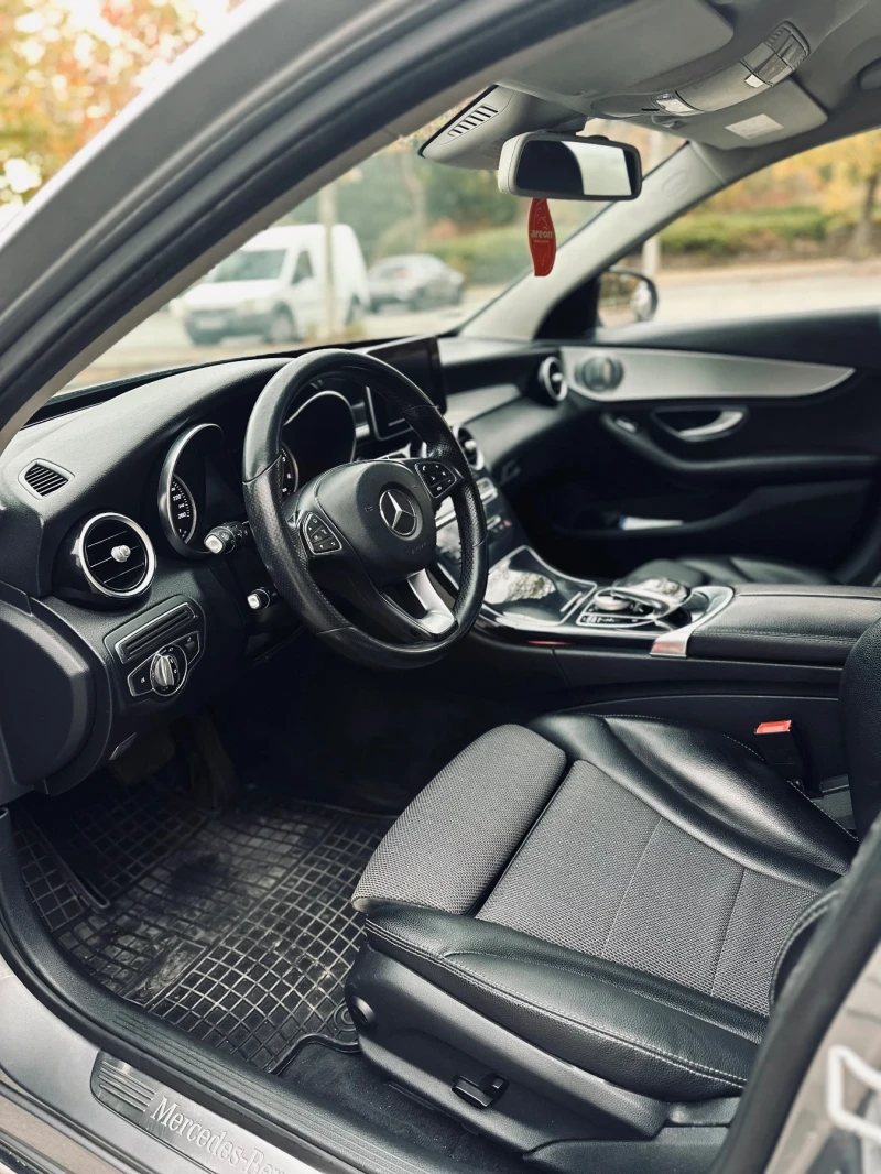 Mercedes-Benz C 220 Регистриран!Обслужен!Каско!Сервизна история!, снимка 6 - Автомобили и джипове - 53599621