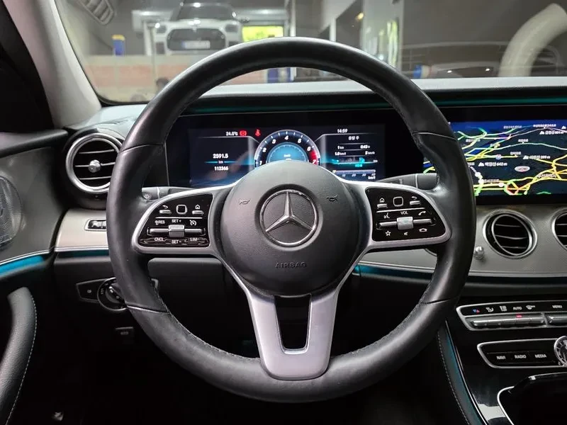 Mercedes-Benz E 300 Amg Line, снимка 13 - Автомобили и джипове - 55137041