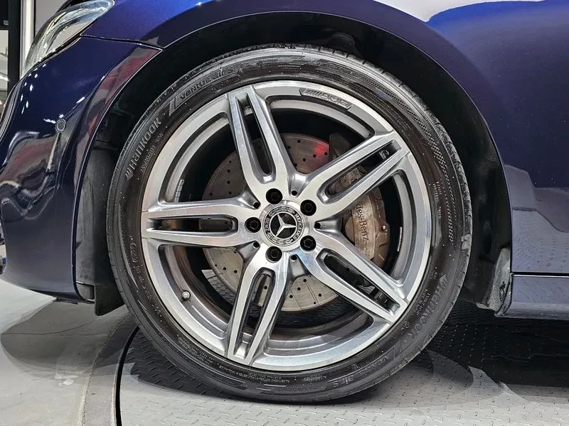 Mercedes-Benz E 300 Amg Line, снимка 5 - Автомобили и джипове - 55137041