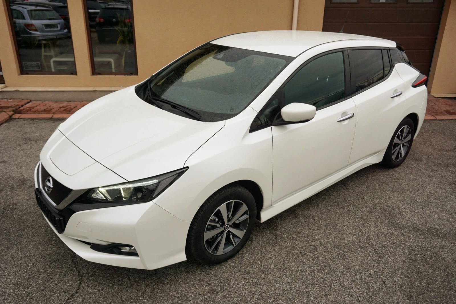 Nissan Leaf  - [1] 