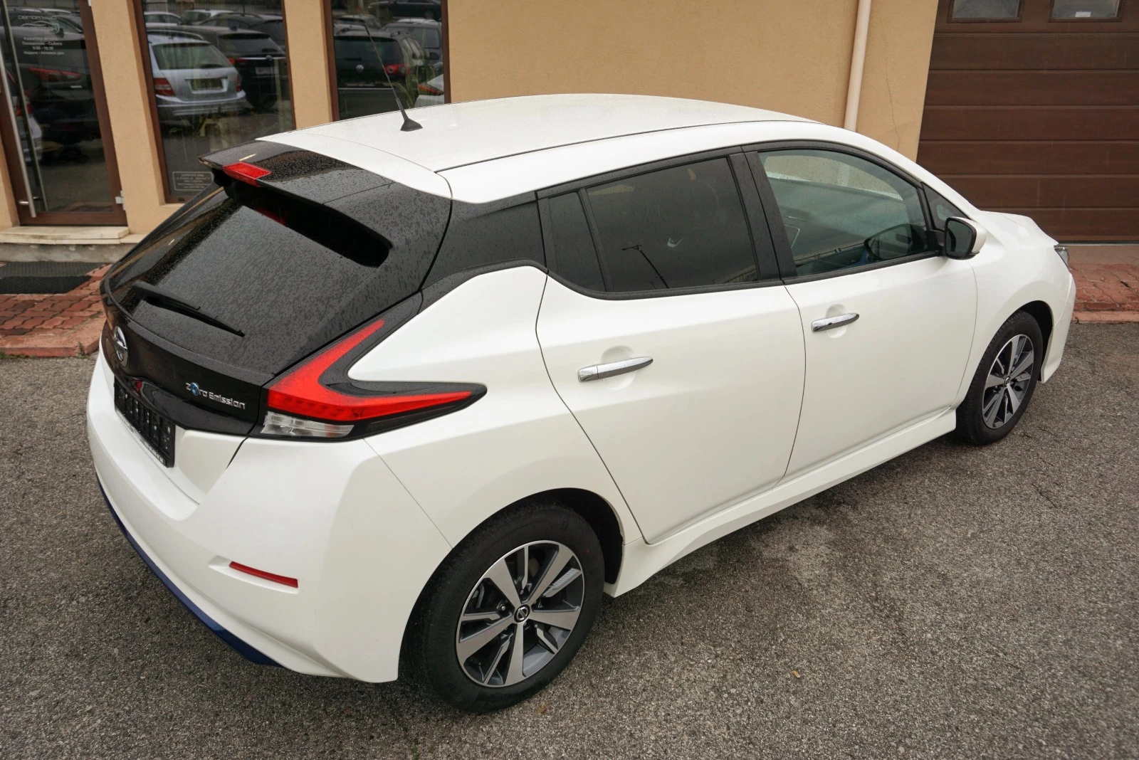 Nissan Leaf   - изображение 4