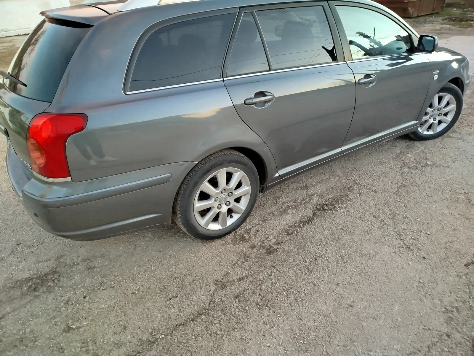 Toyota Avensis  - изображение 8