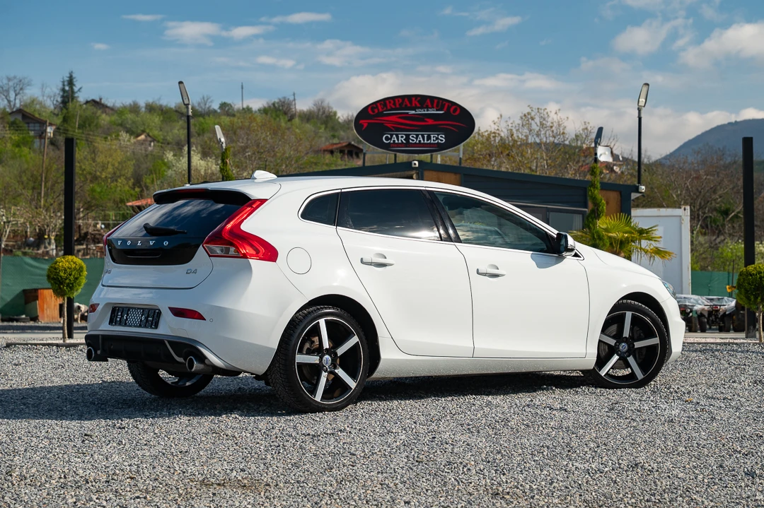 Volvo V40 D4/R-Design - изображение 4