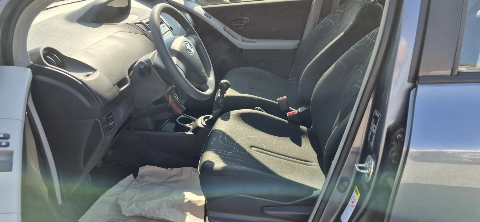 Toyota Yaris 1.3 vvt-i  6 скорости - изображение 8
