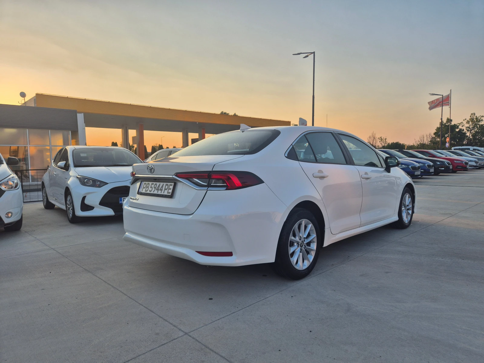 Toyota Corolla EXECUTIVE С ГАРАНЦИЯ 1.6 M/T 132кс - изображение 5