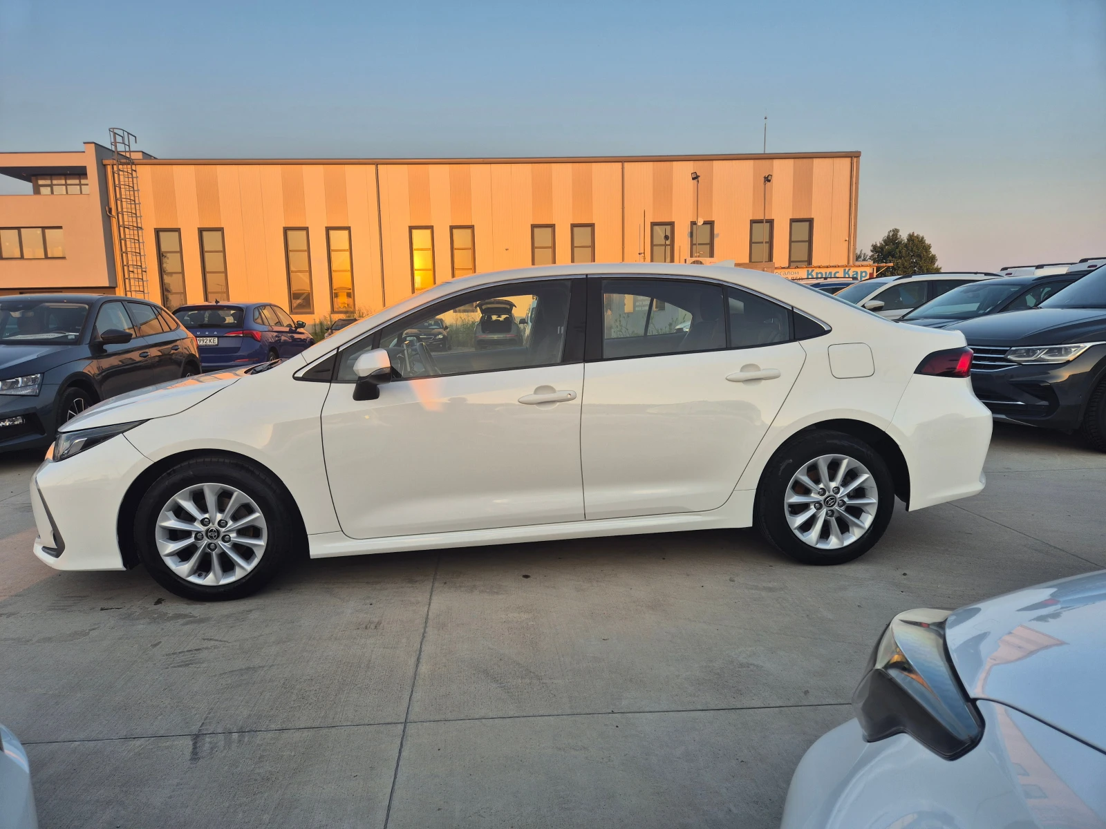 Toyota Corolla EXECUTIVE С ГАРАНЦИЯ 1.6 M/T 132кс - изображение 2