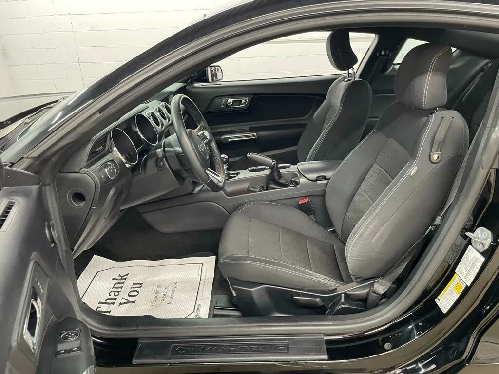 Ford Mustang * АВТО КРЕДИТ* ЦЕНА ДО БГ * Сервизна история *  - изображение 5