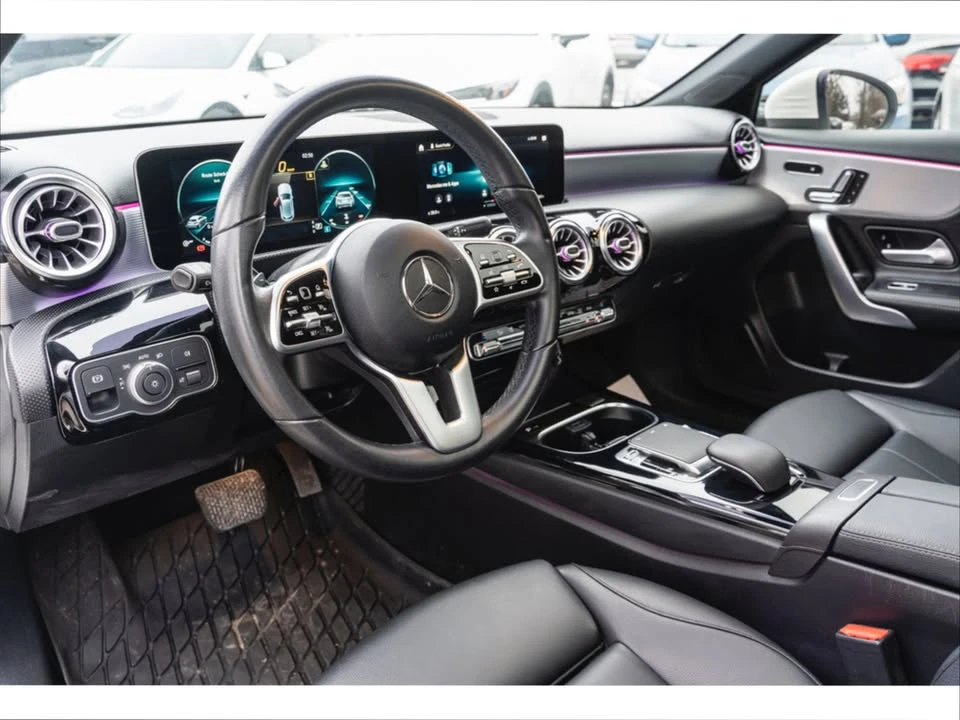 Mercedes-Benz A 250 * LOW KM* PANO* NO ACCIDENT* CARPLAY* , снимка 11 - Автомобили и джипове - 53794545