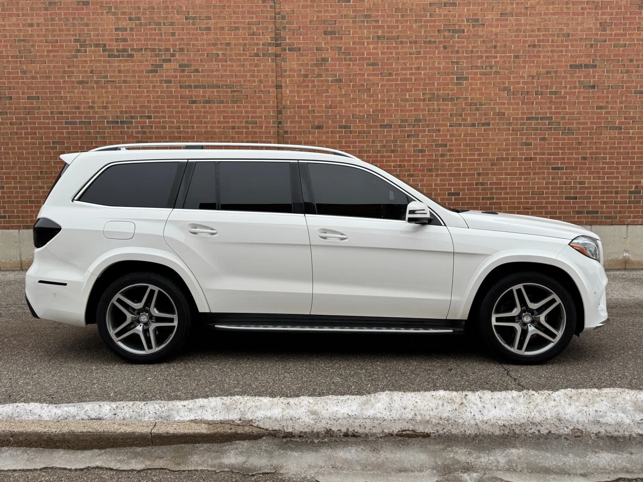 Mercedes-Benz GLS 450 * АВТО КРЕДИТ* ЦЕНА ДО БГ * СЕРВИЗНА ИСТОРИЯ * , снимка 3 - Автомобили и джипове - 53814795