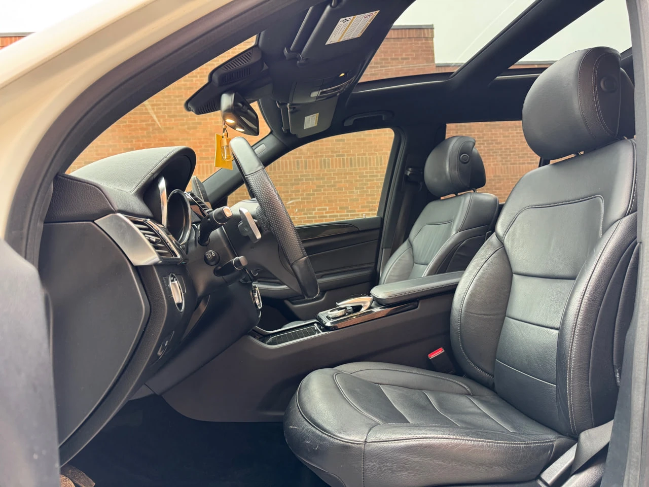 Mercedes-Benz GLS 450 * АВТО КРЕДИТ* ЦЕНА ДО БГ * СЕРВИЗНА ИСТОРИЯ * , снимка 12 - Автомобили и джипове - 53814795