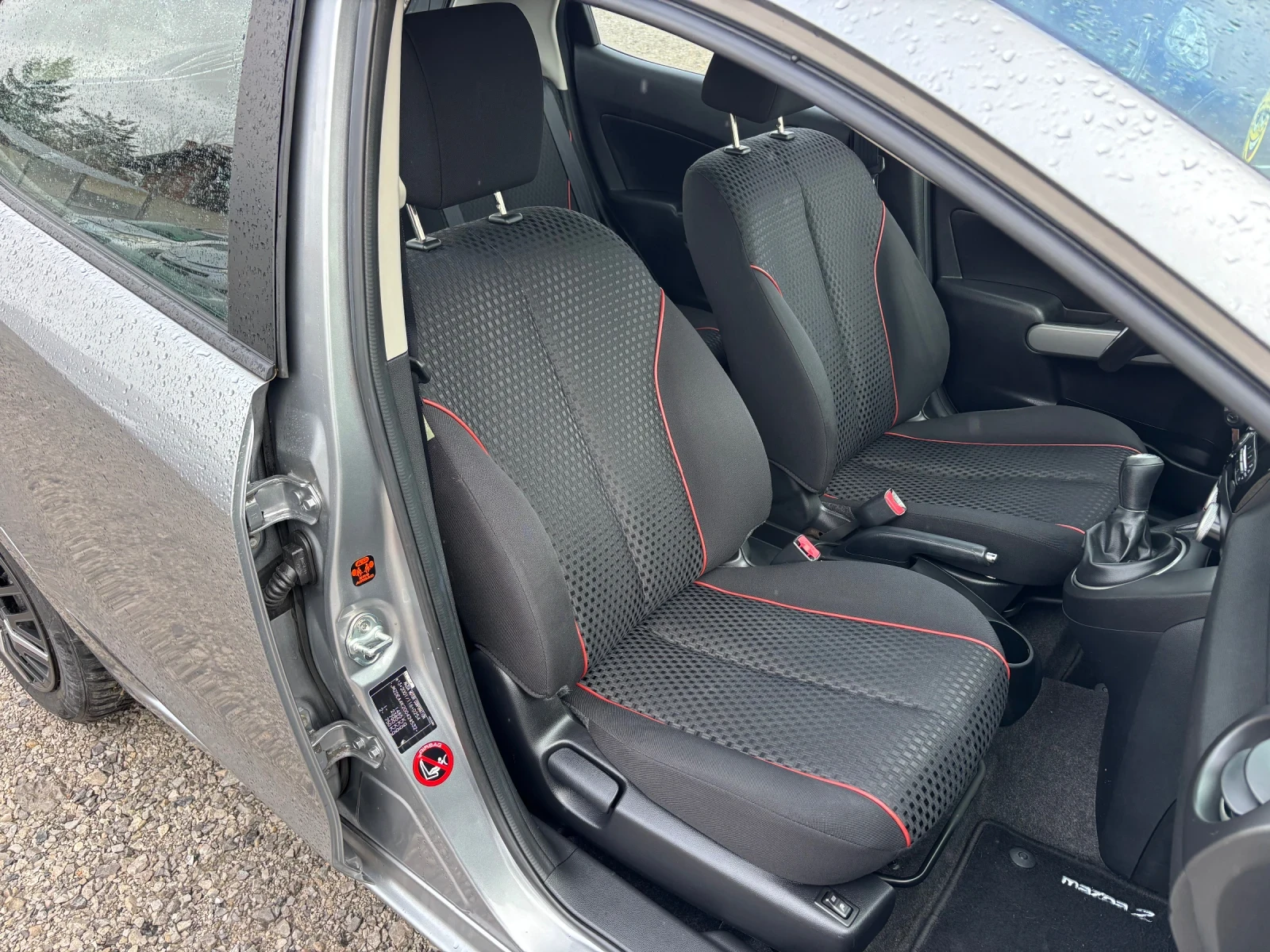 Mazda 2 1.3-80кс, снимка 8 - Автомобили и джипове - 54074403