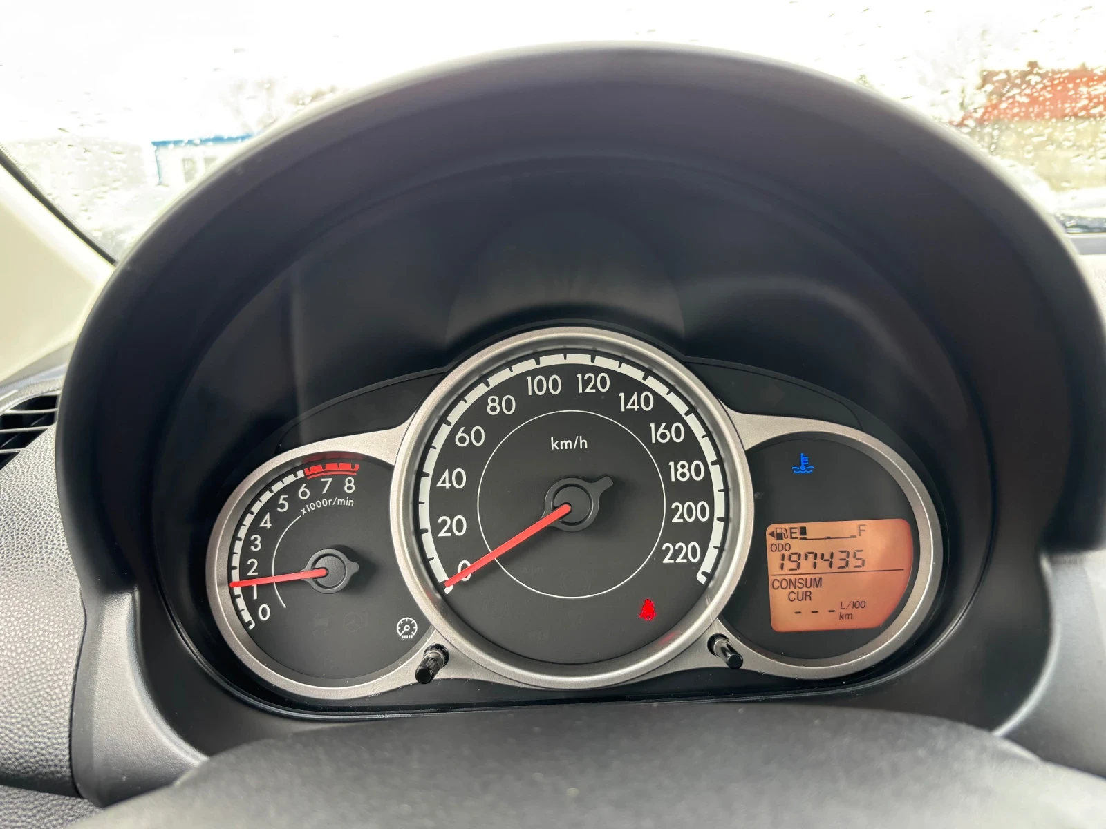 Mazda 2 1.3-80кс, снимка 12 - Автомобили и джипове - 54074403