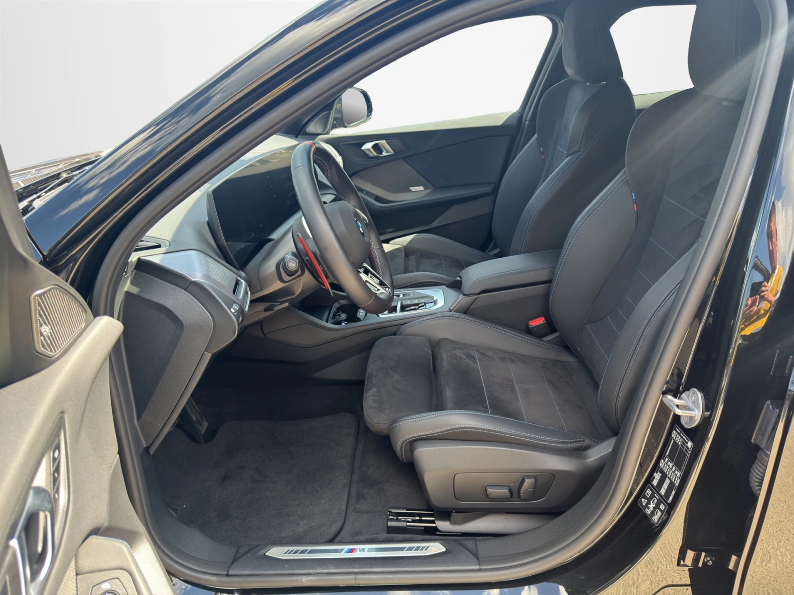 BMW M135 xDrive, снимка 6 - Автомобили и джипове - 54530635