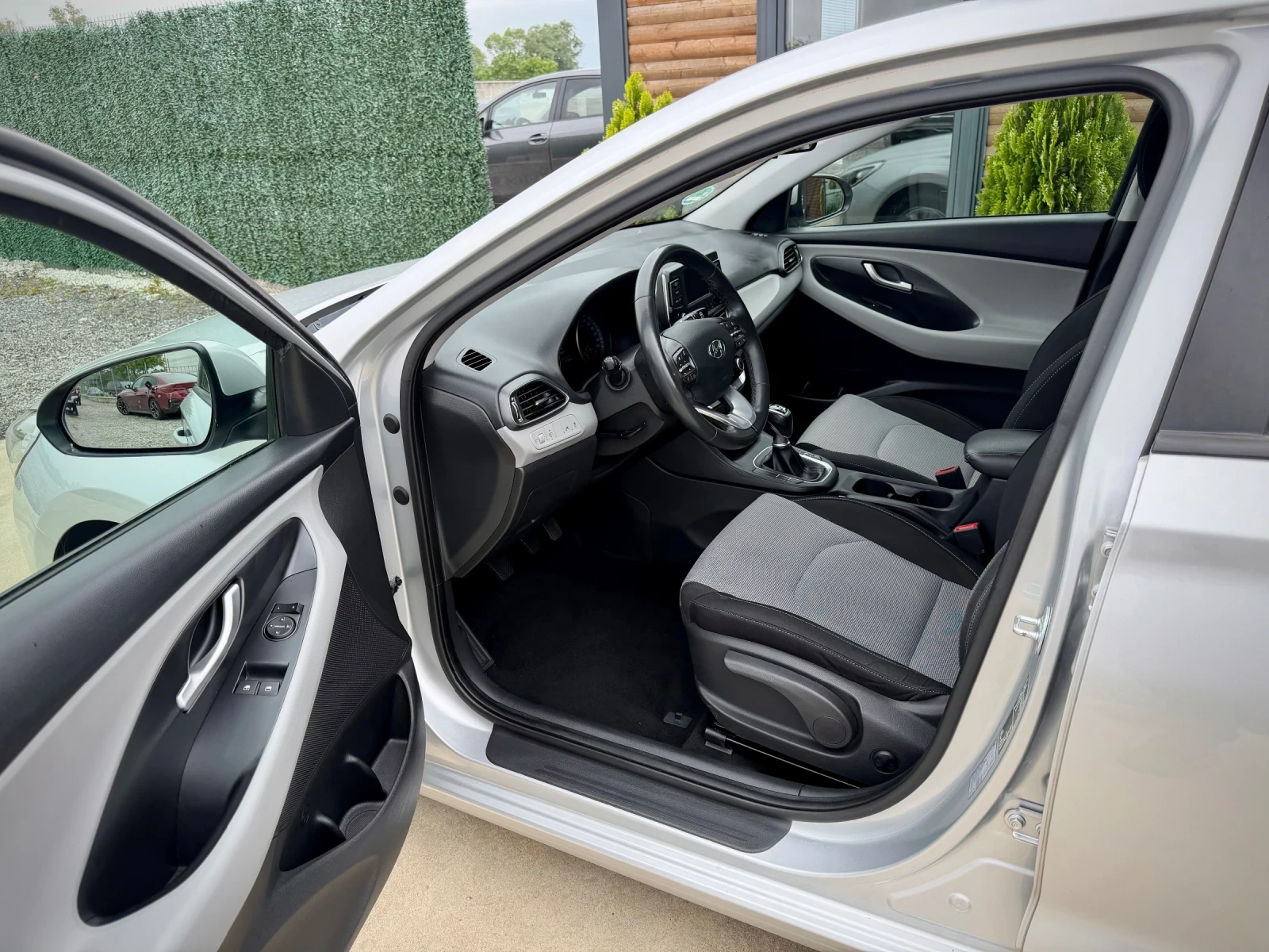 Hyundai I30 1.4 MPI* LED, снимка 9 - Автомобили и джипове - 54643227