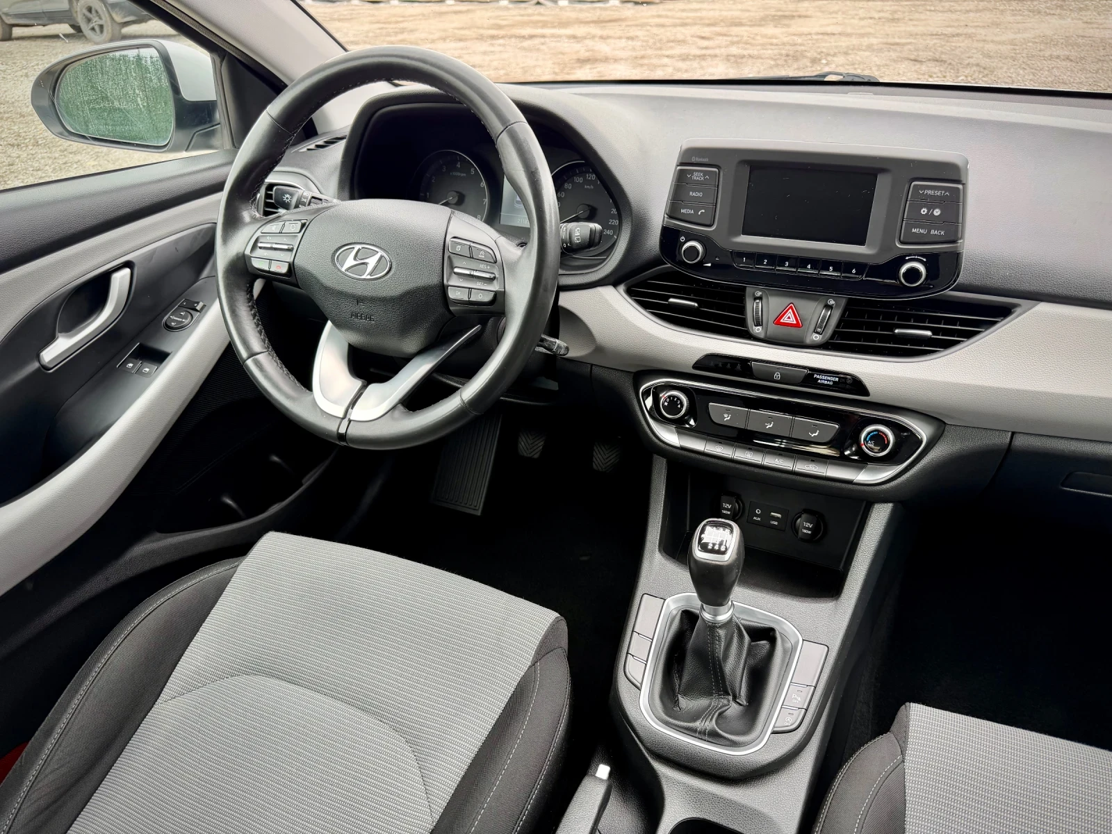 Hyundai I30 1.4 MPI* LED, снимка 11 - Автомобили и джипове - 54643227