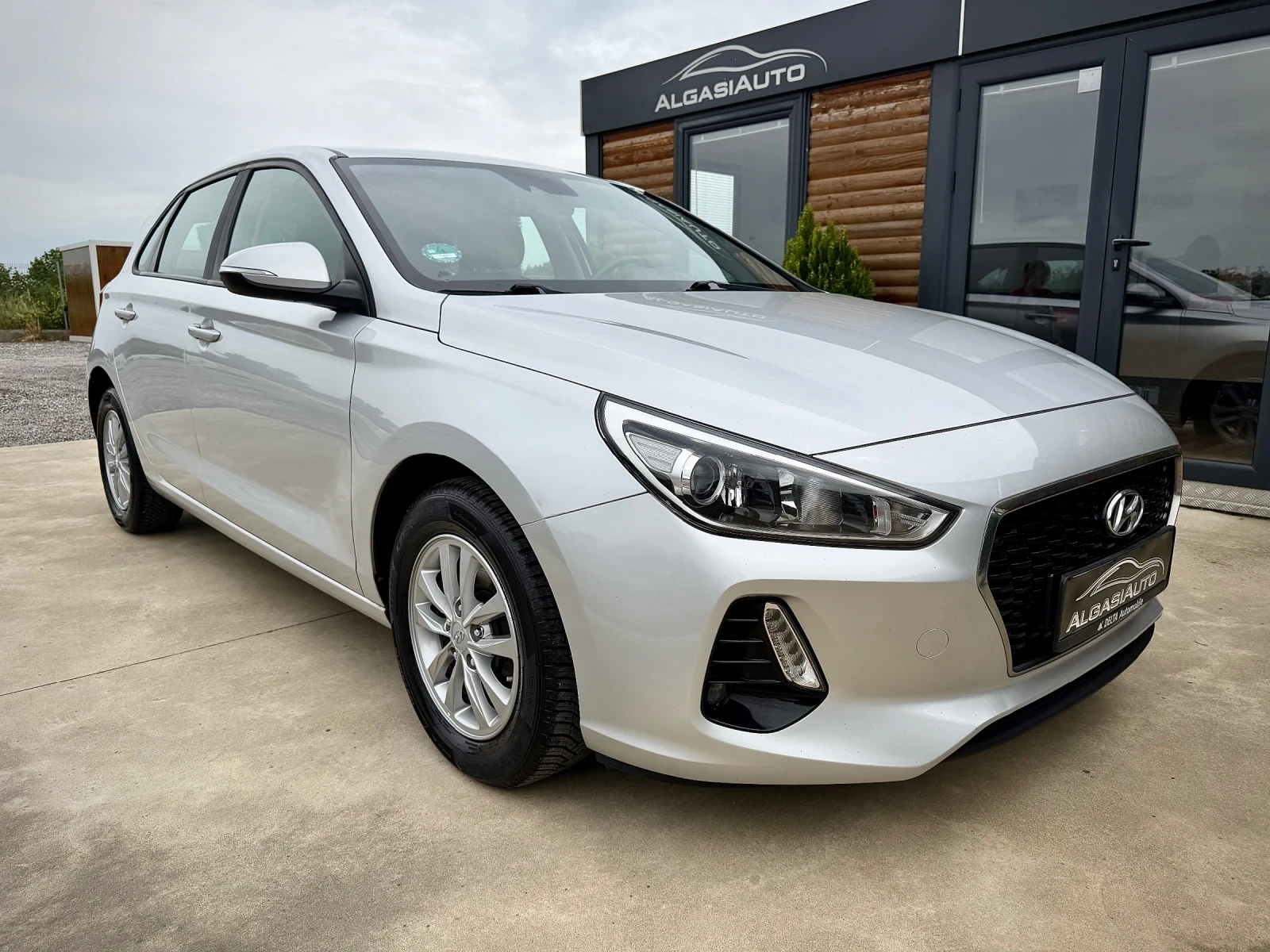 Hyundai I30 1.4 MPI* LED, снимка 6 - Автомобили и джипове - 54643227