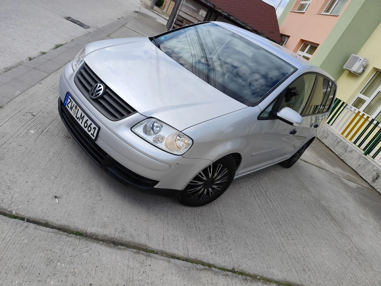 VW Touran 1.9 ТДИ 105 , снимка 2 - Автомобили и джипове - 54645347