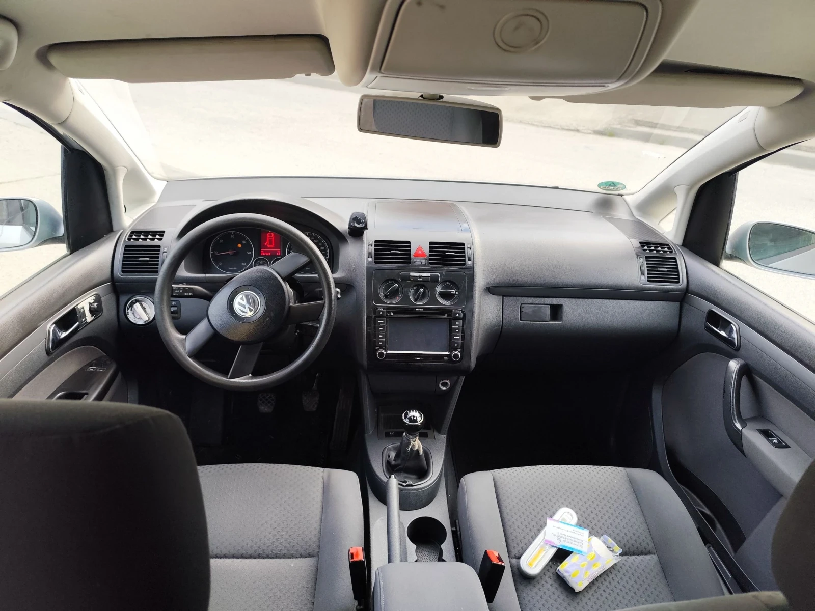 VW Touran 1.9 ТДИ 105 , снимка 9 - Автомобили и джипове - 54645347
