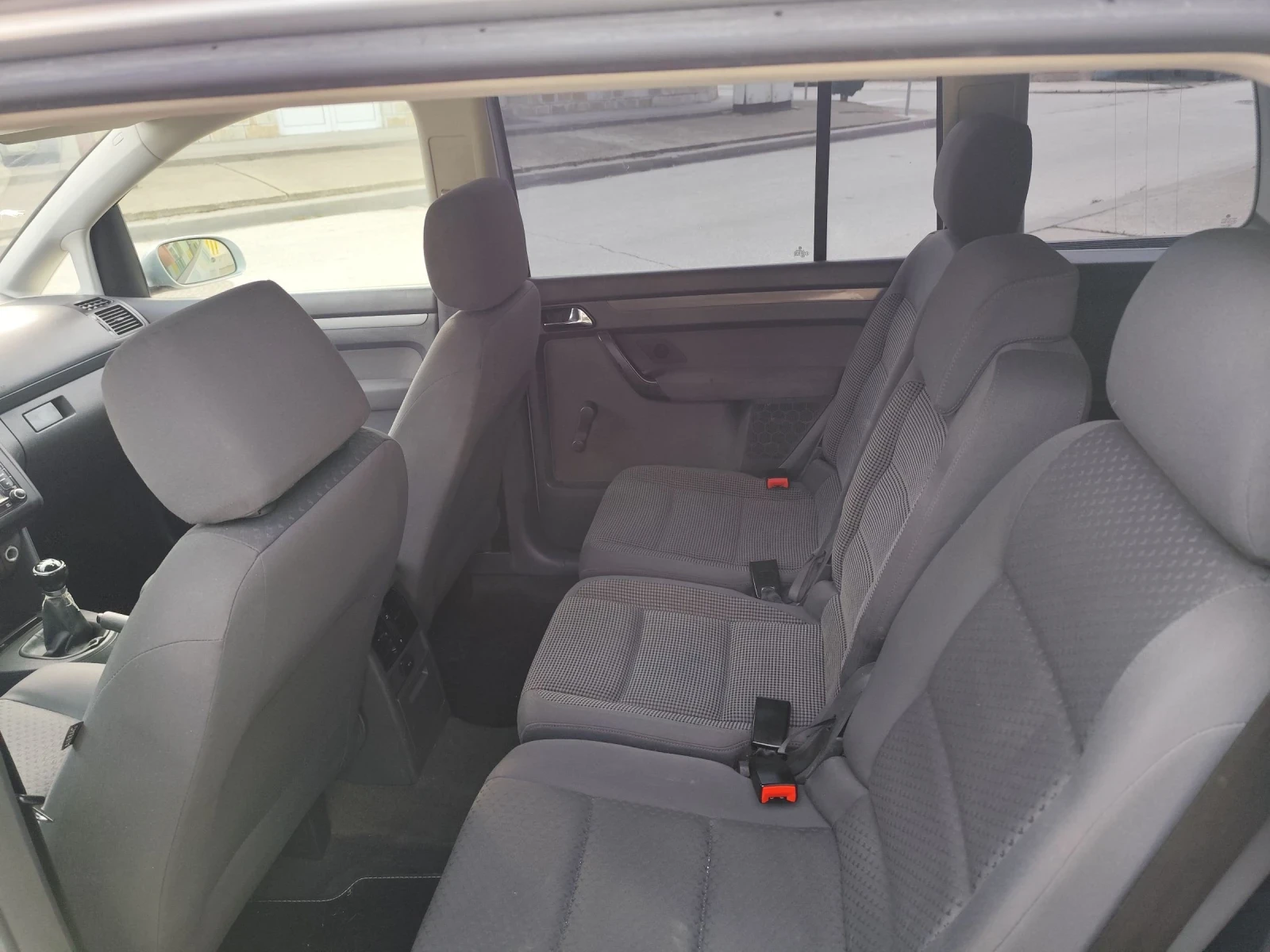VW Touran 1.9 ТДИ 105 , снимка 13 - Автомобили и джипове - 54645347