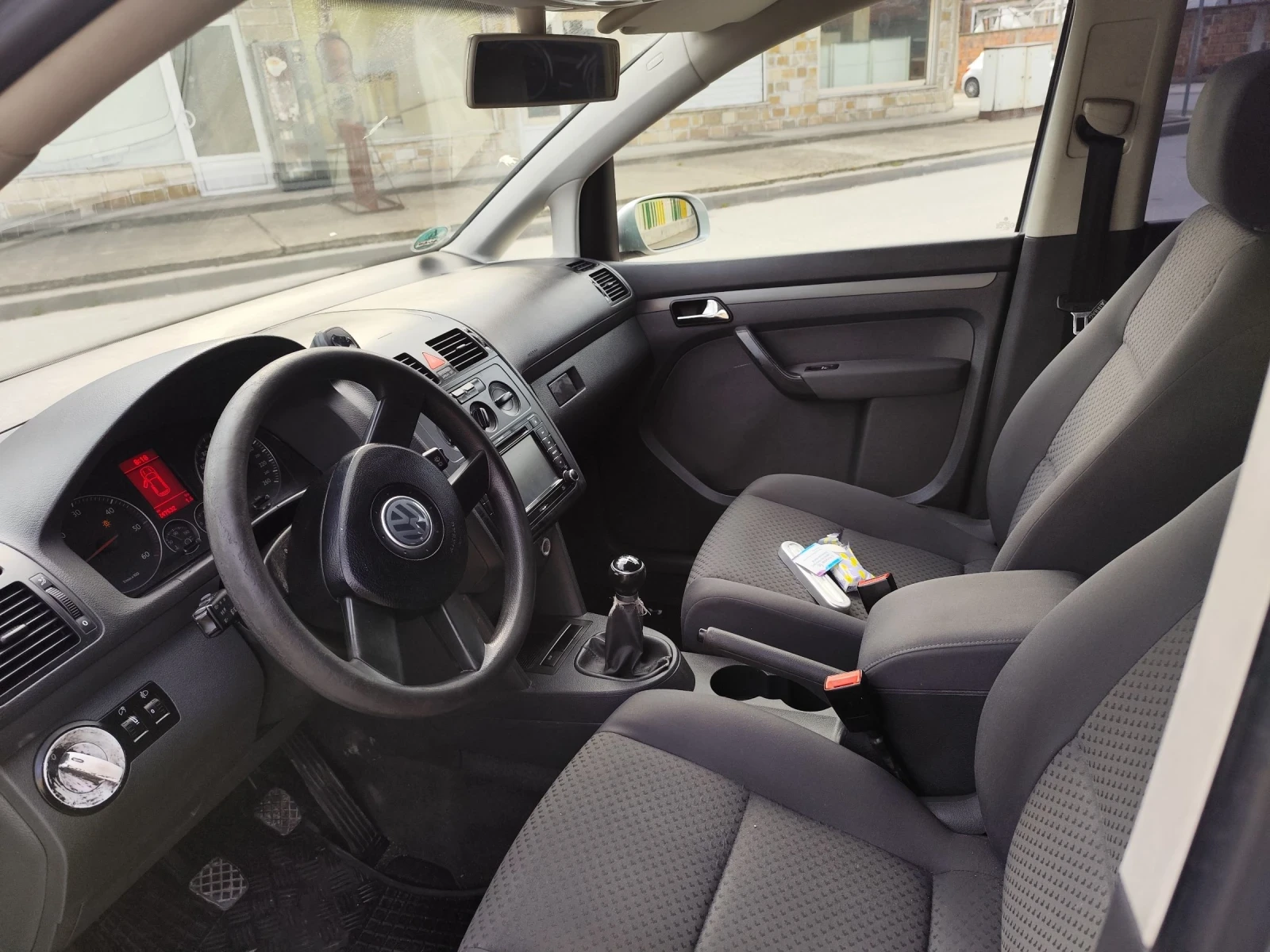 VW Touran 1.9 ТДИ 105 , снимка 8 - Автомобили и джипове - 54645347