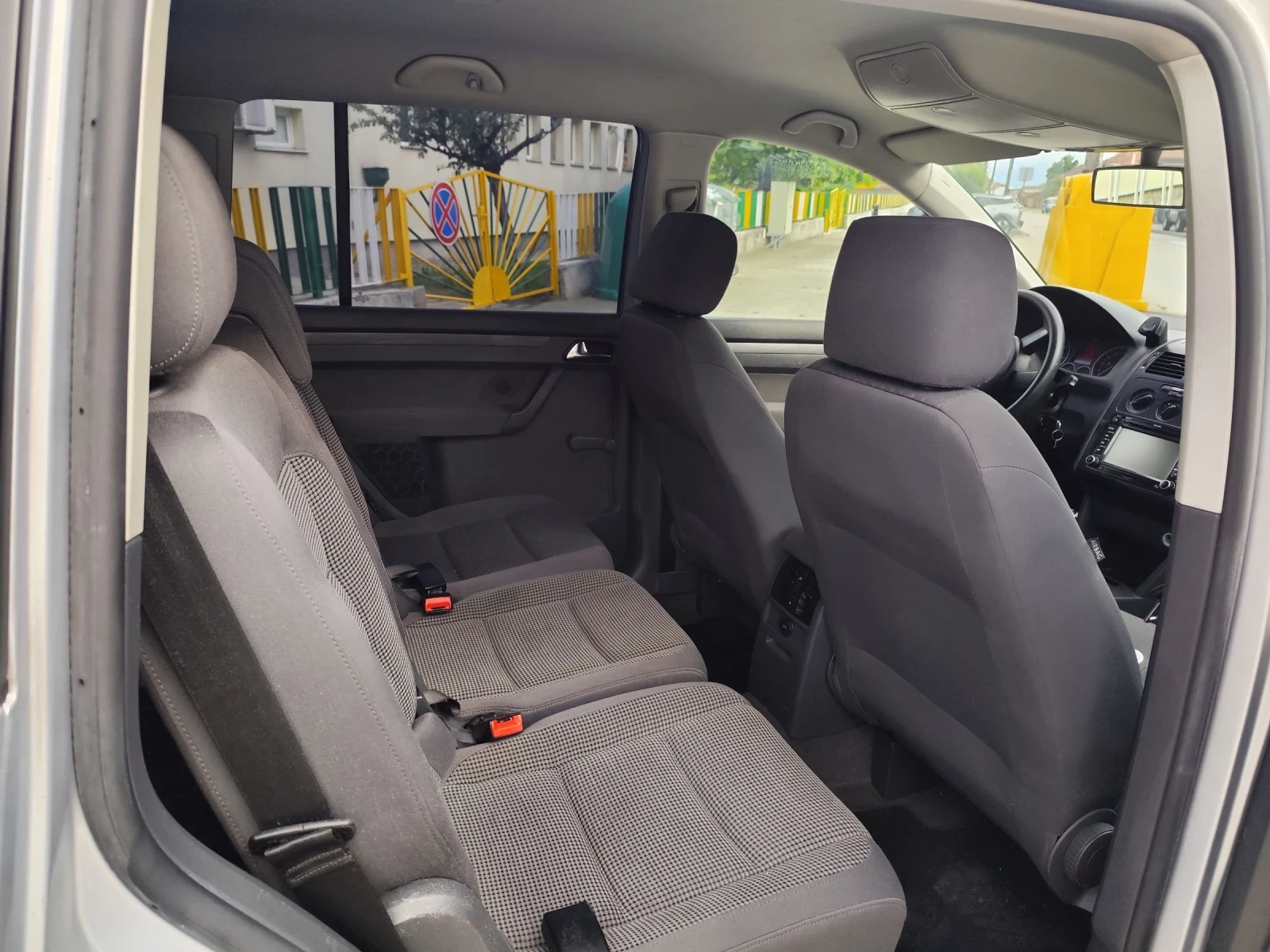 VW Touran 1.9 ТДИ 105 , снимка 10 - Автомобили и джипове - 54645347