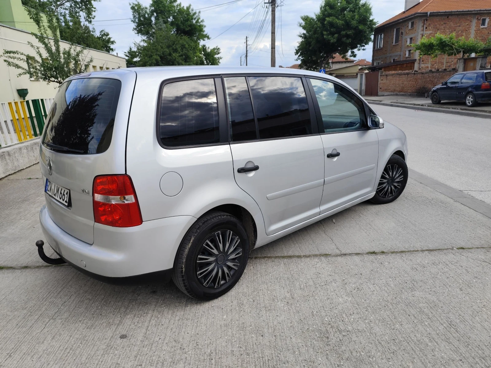 VW Touran 1.9 ТДИ 105 , снимка 6 - Автомобили и джипове - 54645347