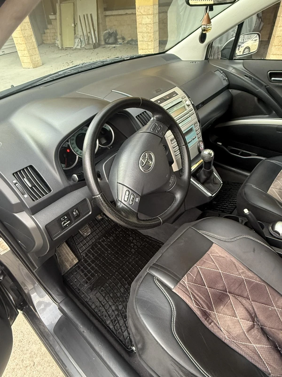 Toyota Corolla verso, снимка 8 - Автомобили и джипове - 54839115