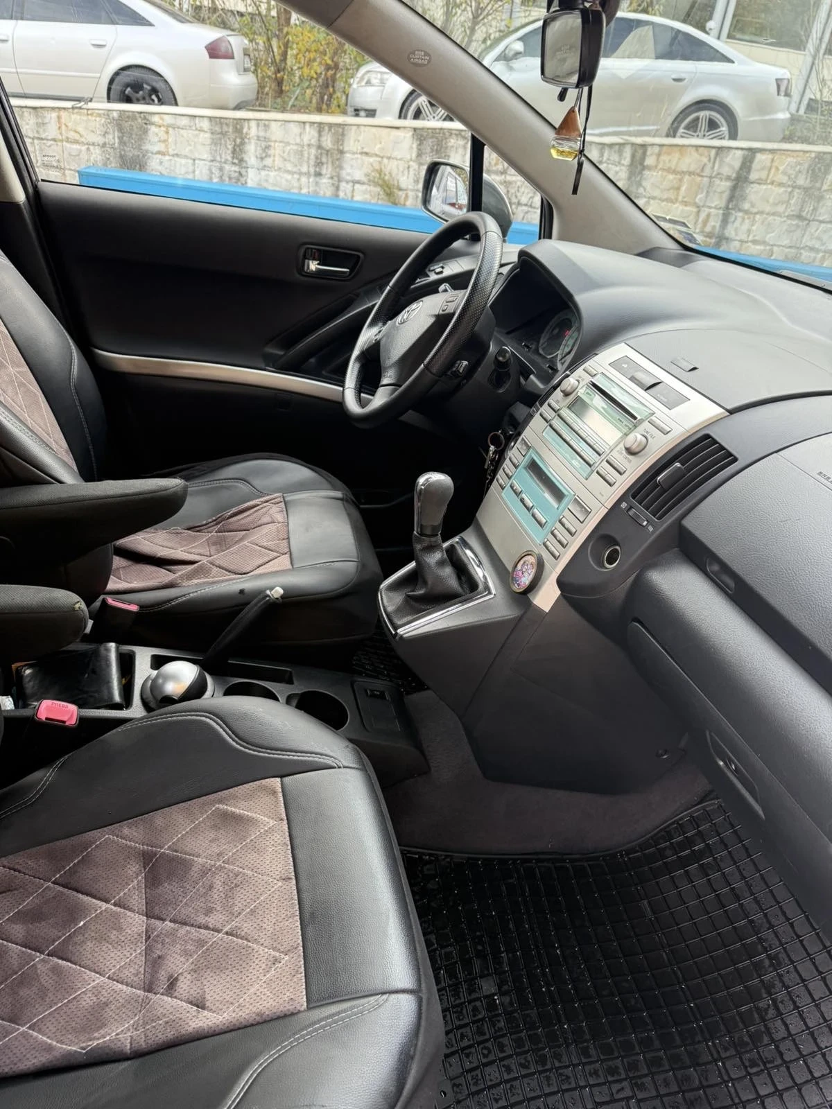Toyota Corolla verso, снимка 14 - Автомобили и джипове - 54839115