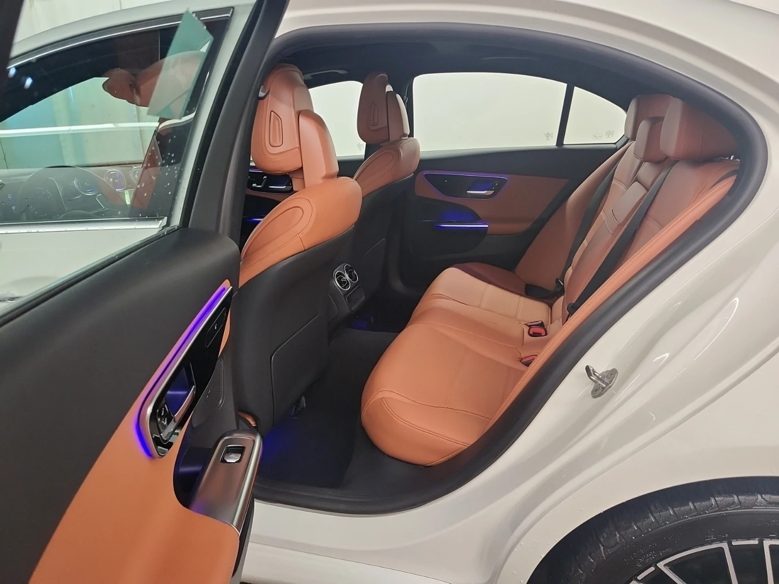 Mercedes-Benz C 300 4MATIC, снимка 11 - Автомобили и джипове - 55220552