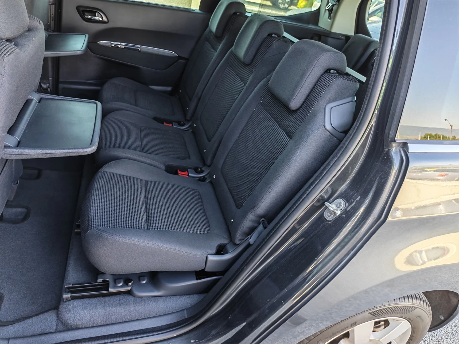 Peugeot 5008 1.6BlueHDi Facelift Euro6 7m, снимка 14 - Автомобили и джипове - 55236499