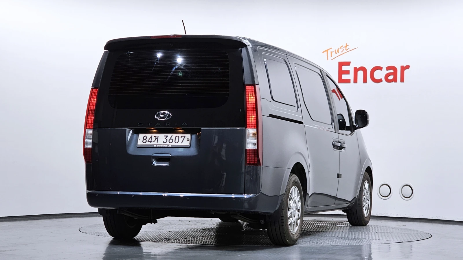 Hyundai Staria Modern* BLIND SPOT* ПОДГРЕВ ВОЛАН* КРАЙНА ЦЕНА, снимка 2 - Автомобили и джипове - 55381892
