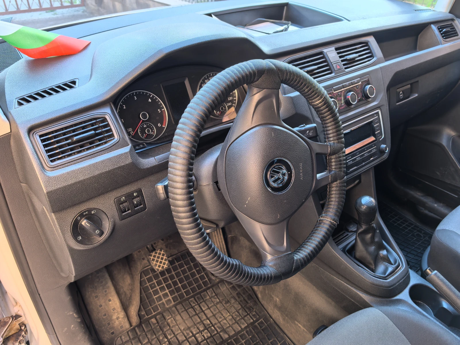 VW Caddy Товарен, снимка 6 - Автомобили и джипове - 56010759