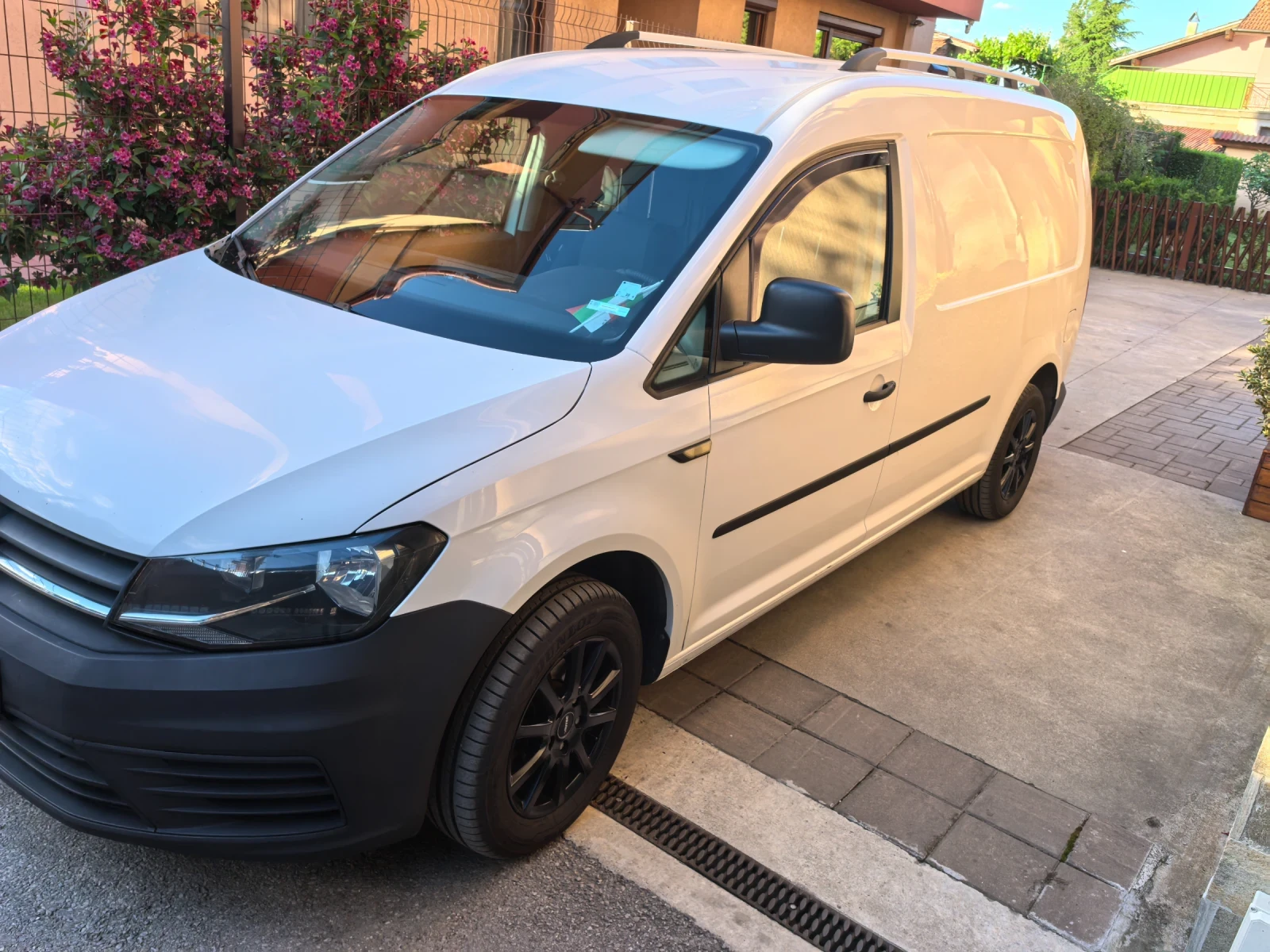 VW Caddy Товарен, снимка 2 - Автомобили и джипове - 56010759